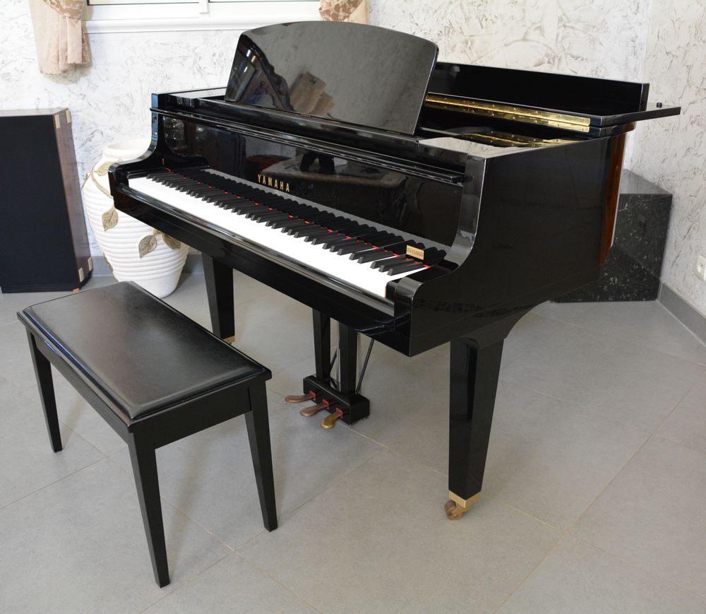 Piano &agrave; queue Yamaha 1/4 de queue GH1 Instruments de musique