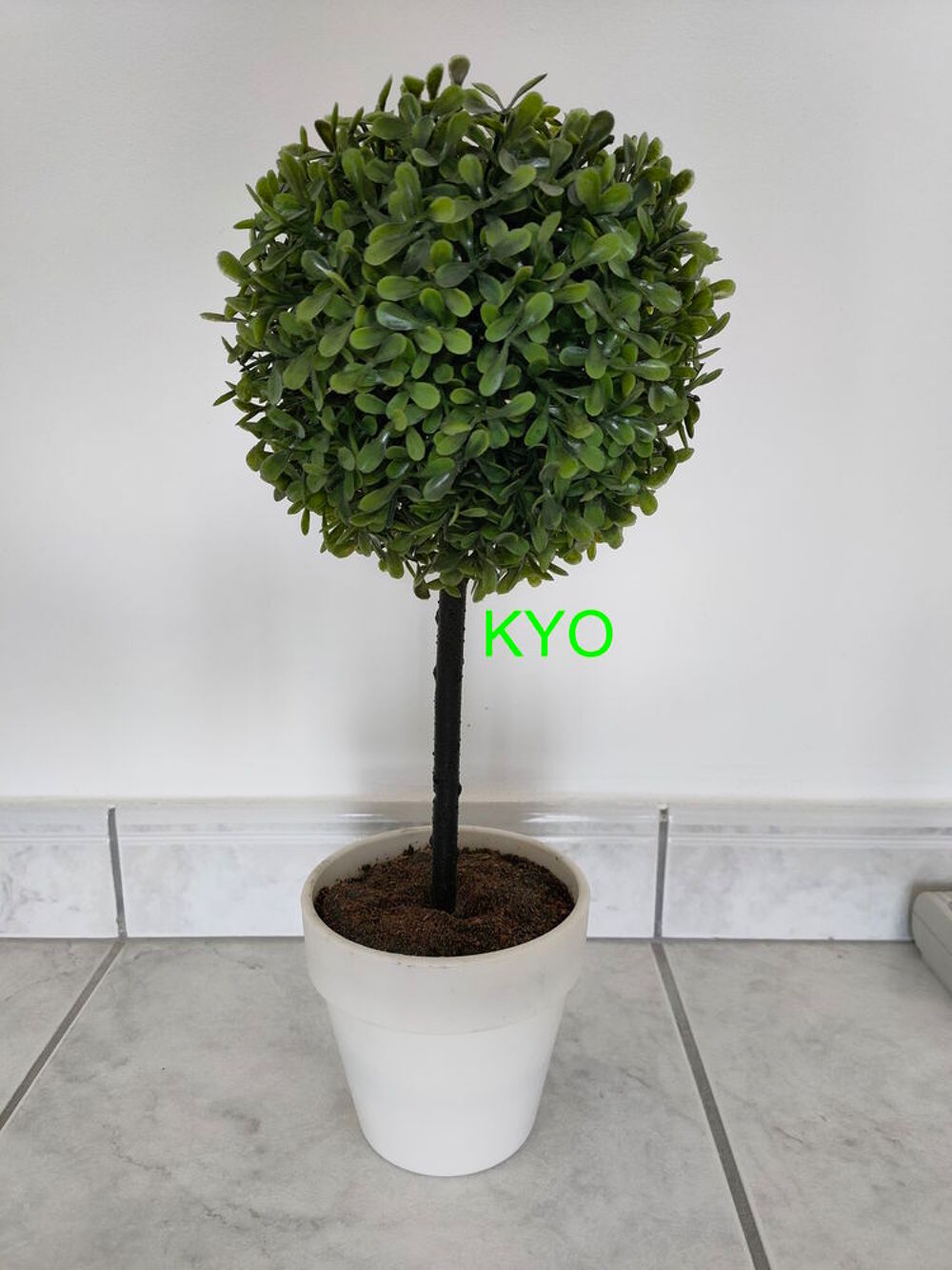 Arbre buis rond, Hauteur 40 cm Diam&egrave;tre 17 cm, pot blanc Décoration