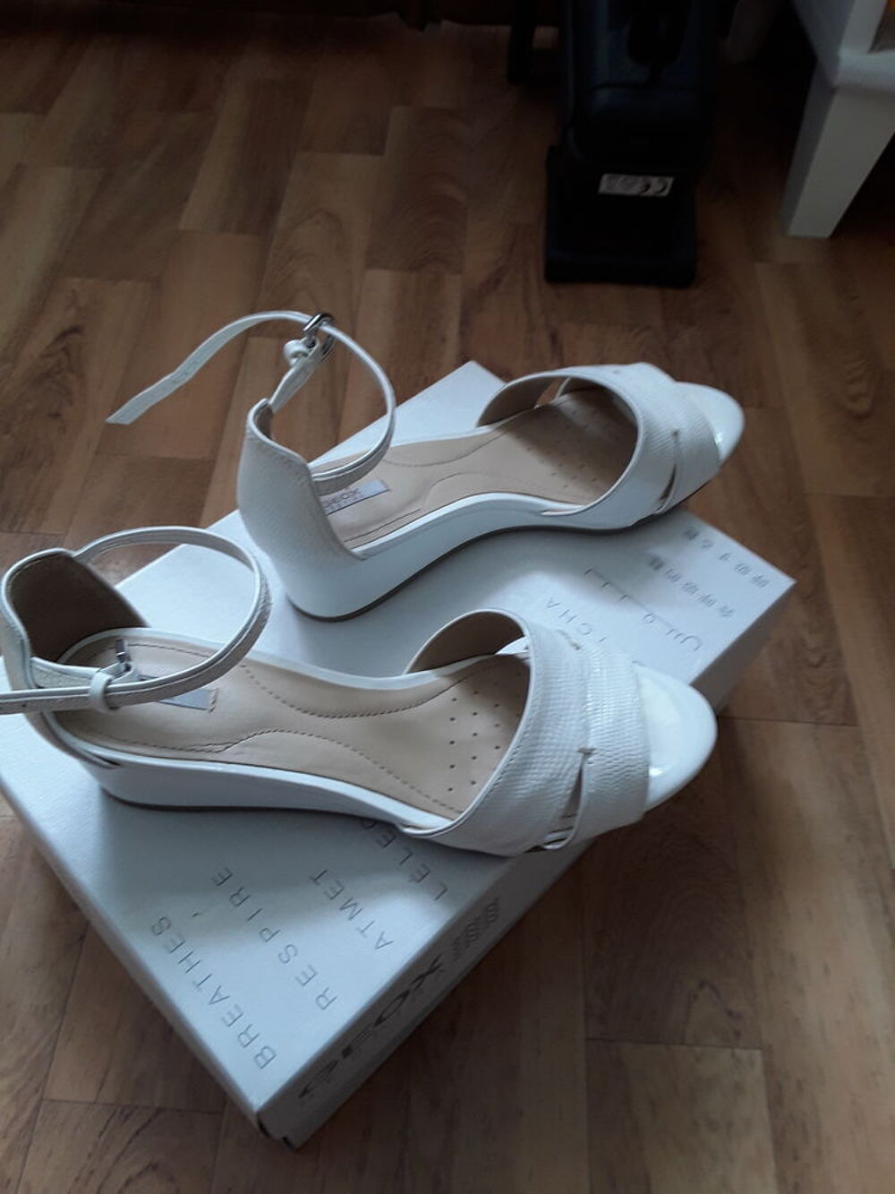 Chaussures talons compens&eacute;s Chaussures