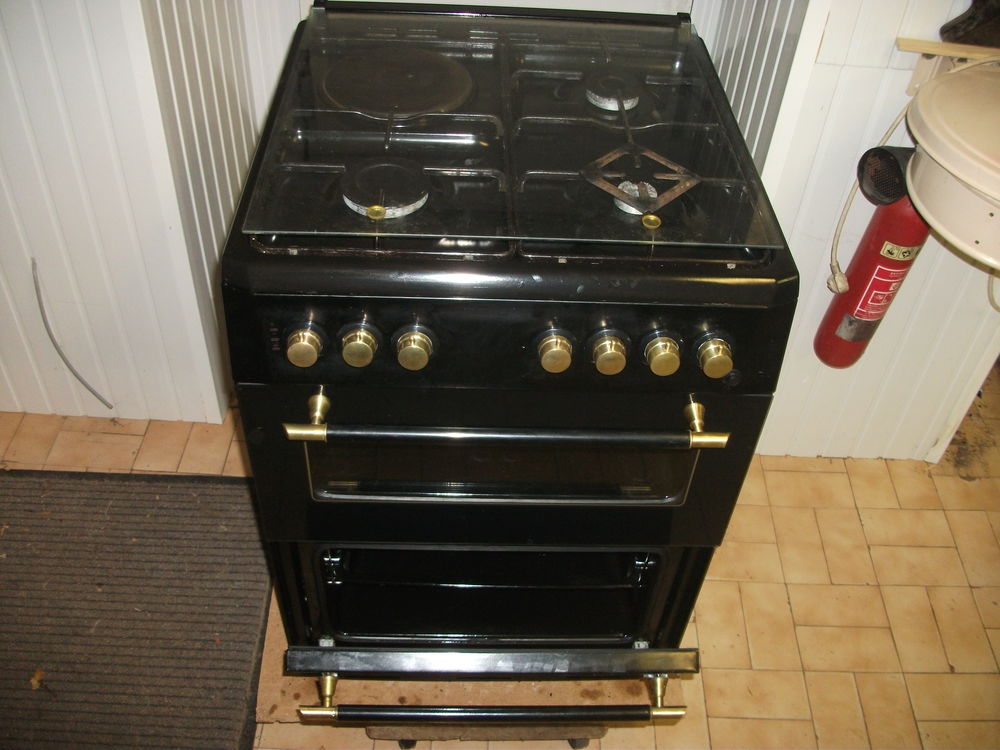 Gazini&egrave;re BEKO CDF 11163 DB
3 feux ,1plaque ,2 fours &eacute;lectri Electroménager
