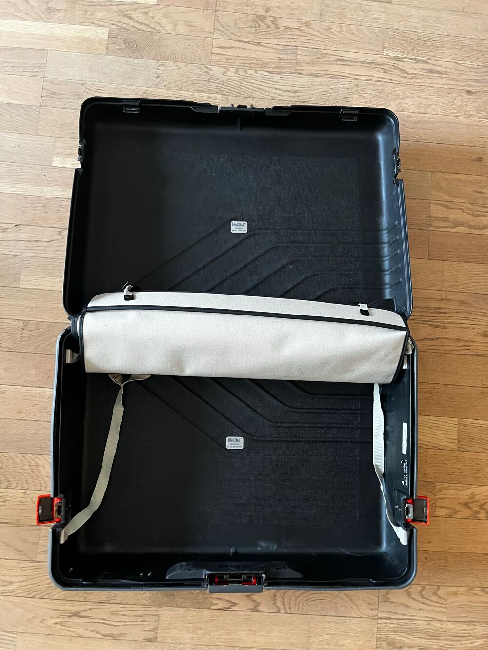Valise vintage Echolac noire Meubles