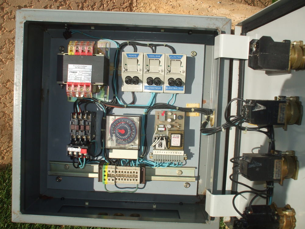 ARMOIRE &Eacute;LECTRIQUE DE POMPAGE D'EAU DE JARDIN Jardin
