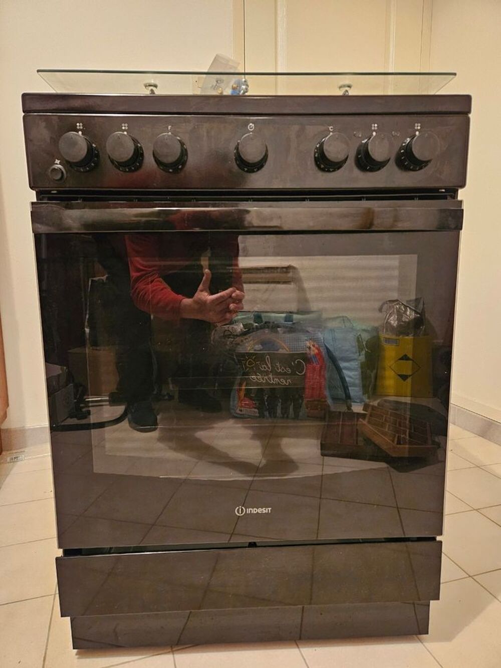 Cuisini&egrave;re mixte INDESIT tr&egrave;s bon &eacute;tat peu servi. Electrom�nager