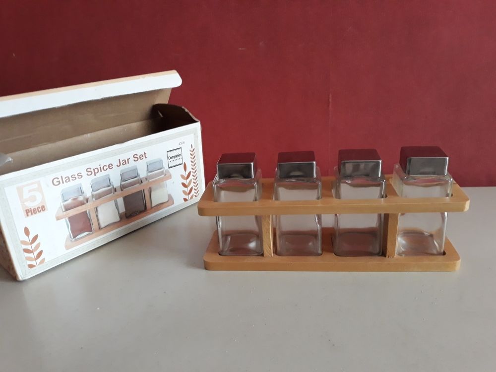 set 4 pots d'&eacute;pices - neuf (faire offre) Cuisine