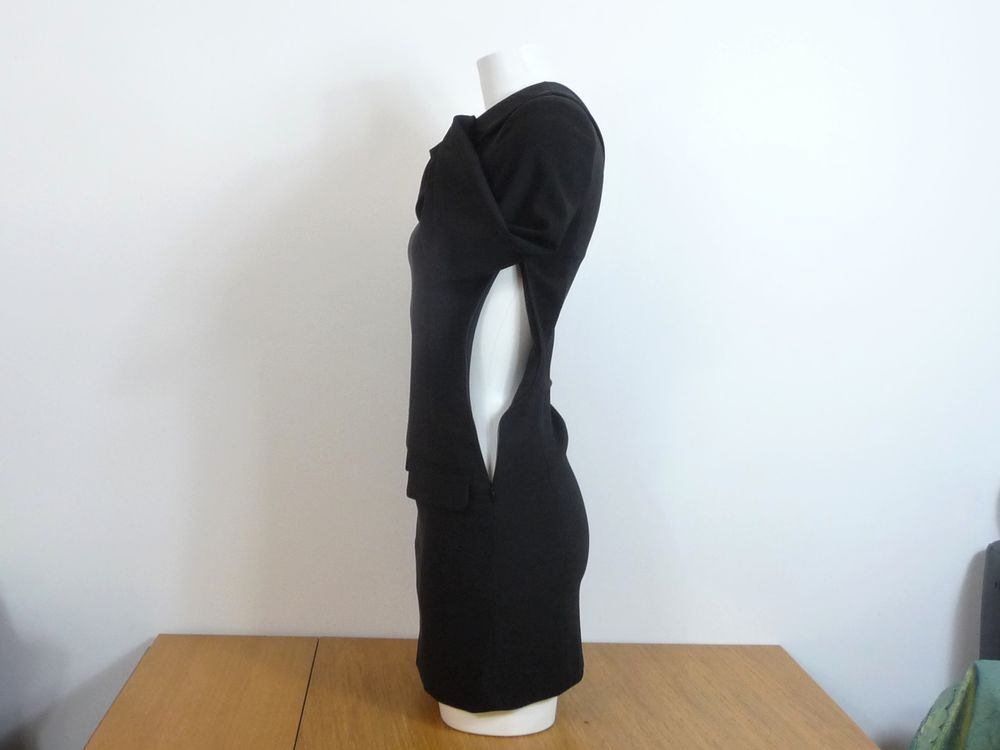 Robe Blazer Noir &agrave; 1 Epaule D&eacute;nud&eacute;e et 1 Manche Longue- Zara Vêtements