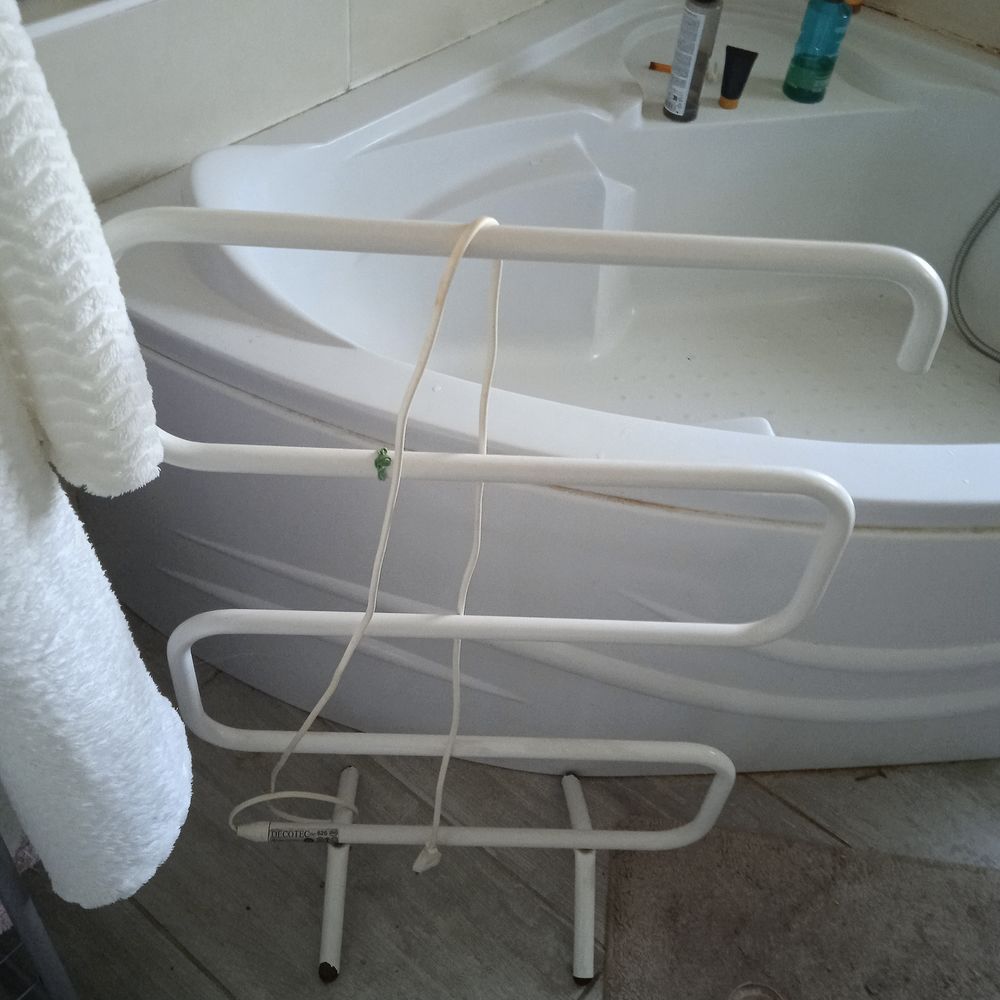 Seche serviette electrique 75 w branchement sur secteur tr&egrave;s Electroménager