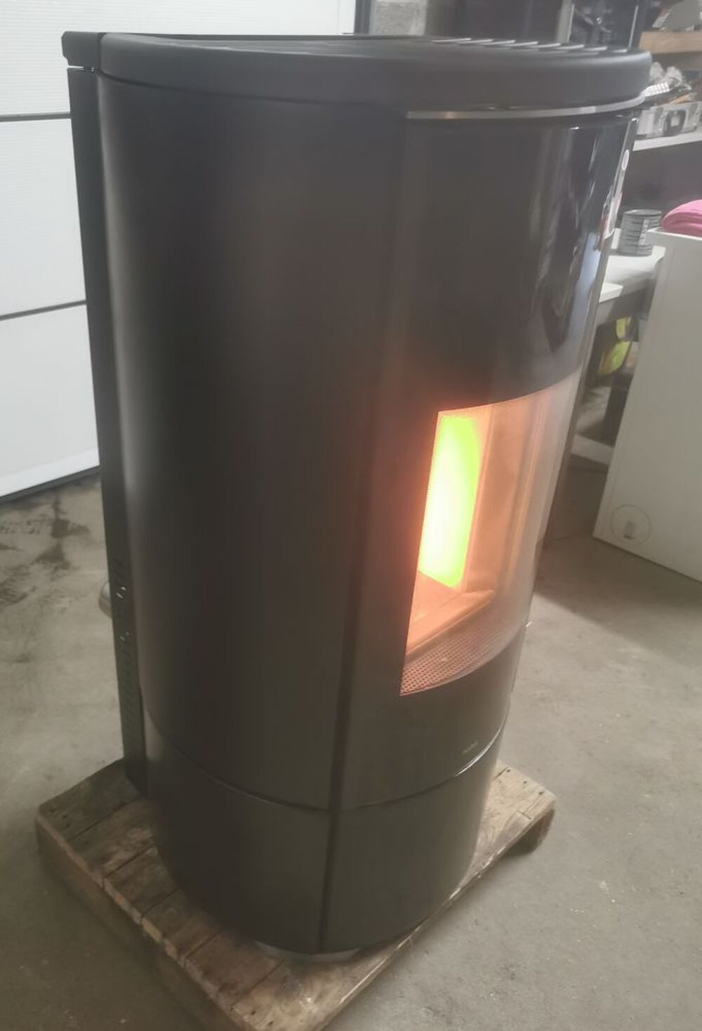 A SAISIR: POELE A GRANULES NOBIS MODELE A10V ROUND Meubles