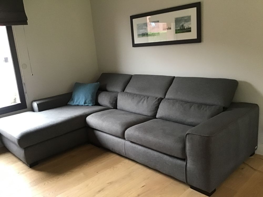 Canap&eacute; d'angle droit, tr&egrave;s bon &eacute;tat. Poltrone-sofa gris. Meubles