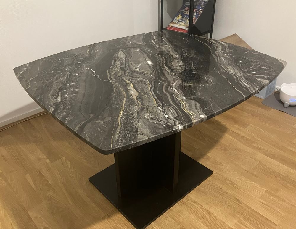 Table &agrave; manger en marbre Meubles