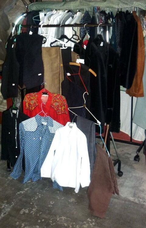 V�tements de gardianou (de 5 � 15 ans) TBE 0 Verg�ze (30)