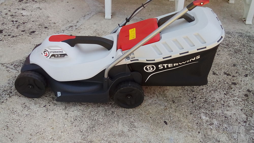 tondeuse &eacute;lectrique sterwins 1400w ; 33 cm ;en tr&egrave;s bon &eacute;tat Bricolage