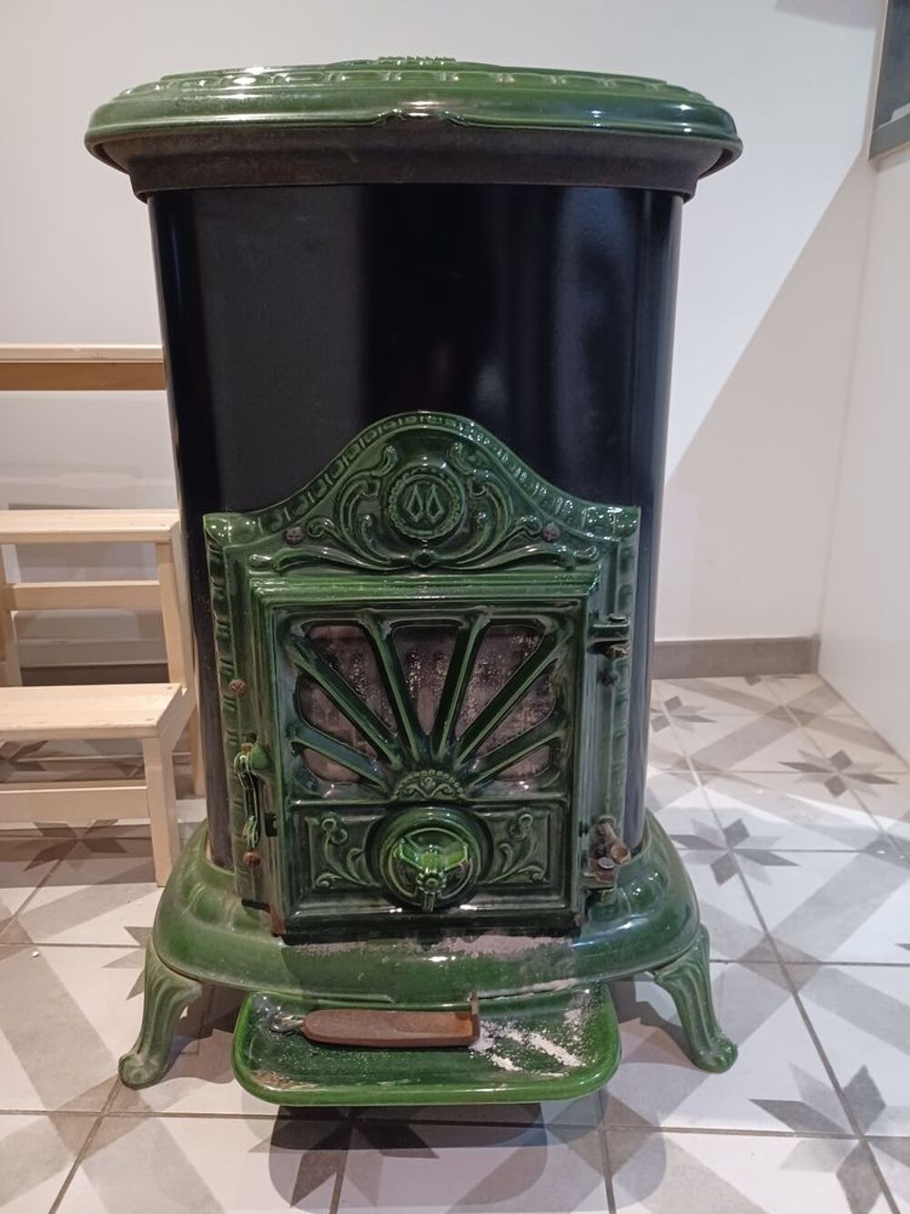 poele a bois ancien emaill&eacute; vert de marque Le continental Bricolage