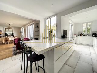  Maison  vendre 8 pices 240 m