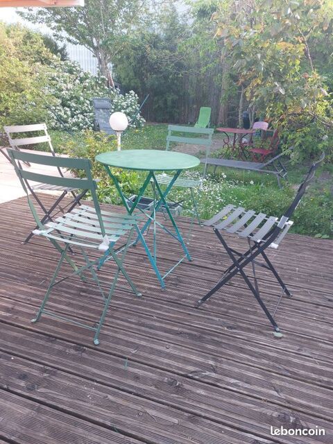 1 Table ronde et 4 chaises neuves de bistrot ou de jardin 110 Tinqueux (51)