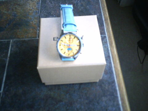 une montre neuve  4 cadrans Tavant (37)