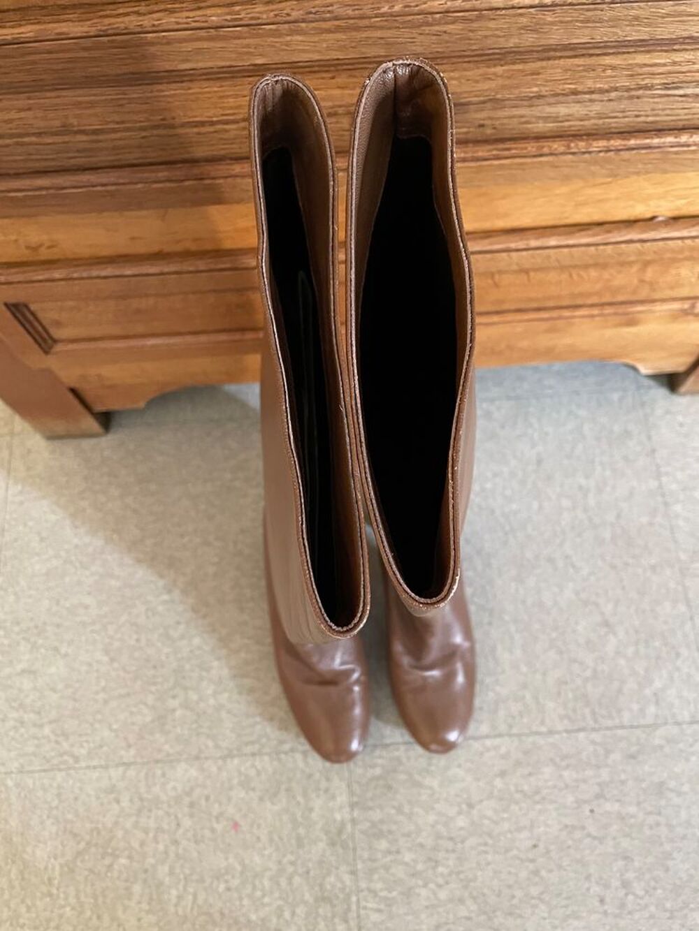 
Paire de bottes de marque "Bootshop" en bon &eacute;tat
Chaussures