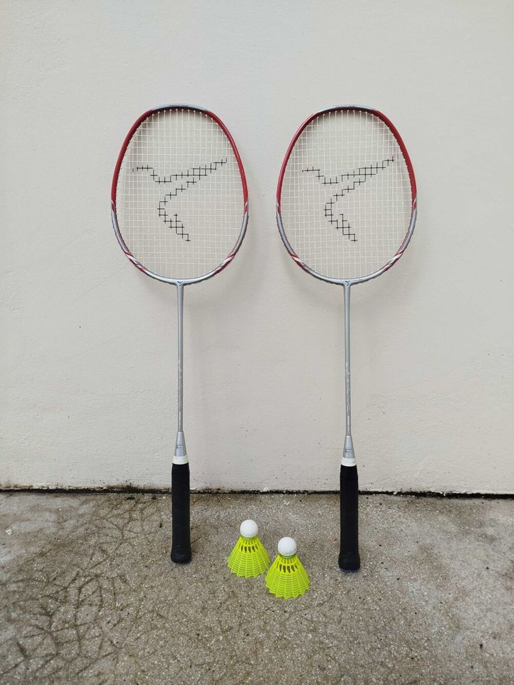 Lot de 2 raquettes de badminton de la marque PERFLY + 2 volants (TBE) Sports
