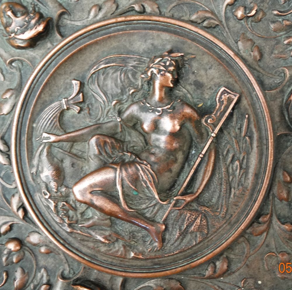 CLASSIQUE - Tr&egrave;s belle coupe en bronze antique - 