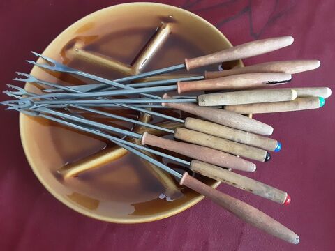 12 assiettes  fondues  pour fondues Bourguignonne & autres 25 Pontoise (95)