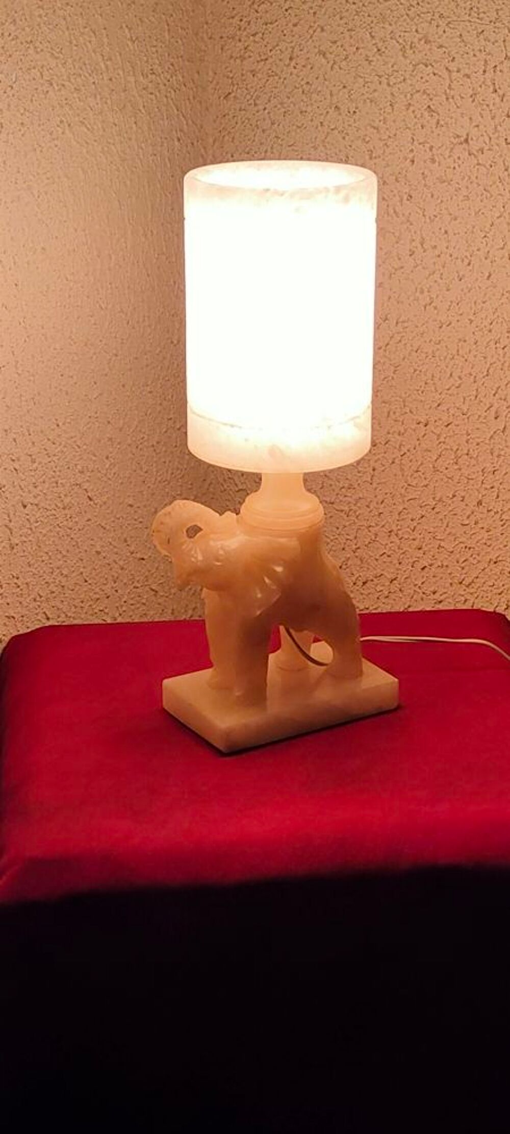 Lampe &eacute;l&eacute;phant en alb&acirc;tre hauteur 34 cm Décoration