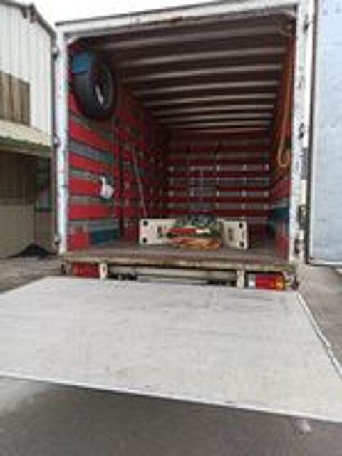   camion 20m3 avec hayon et conducteur 