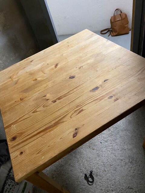 Table d'appoint 50 Yerres (91)