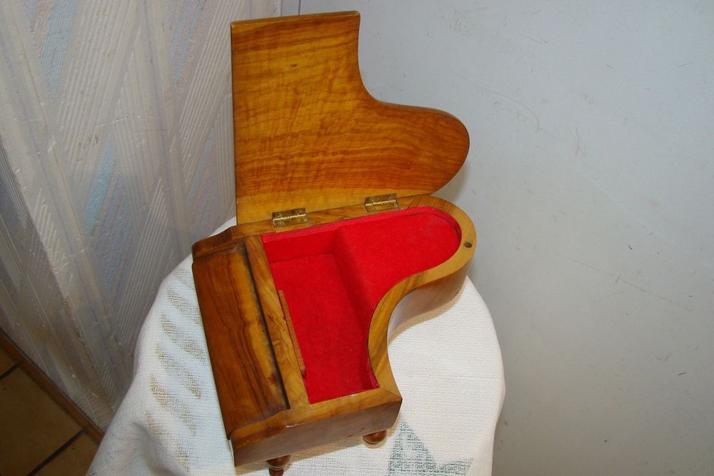 Bo&icirc;te &agrave; bijoux musicale REUGE - ann&eacute;es 1960 