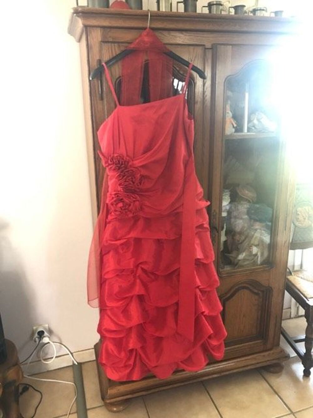 robe de coctail taille 46 NEUVE Vêtements