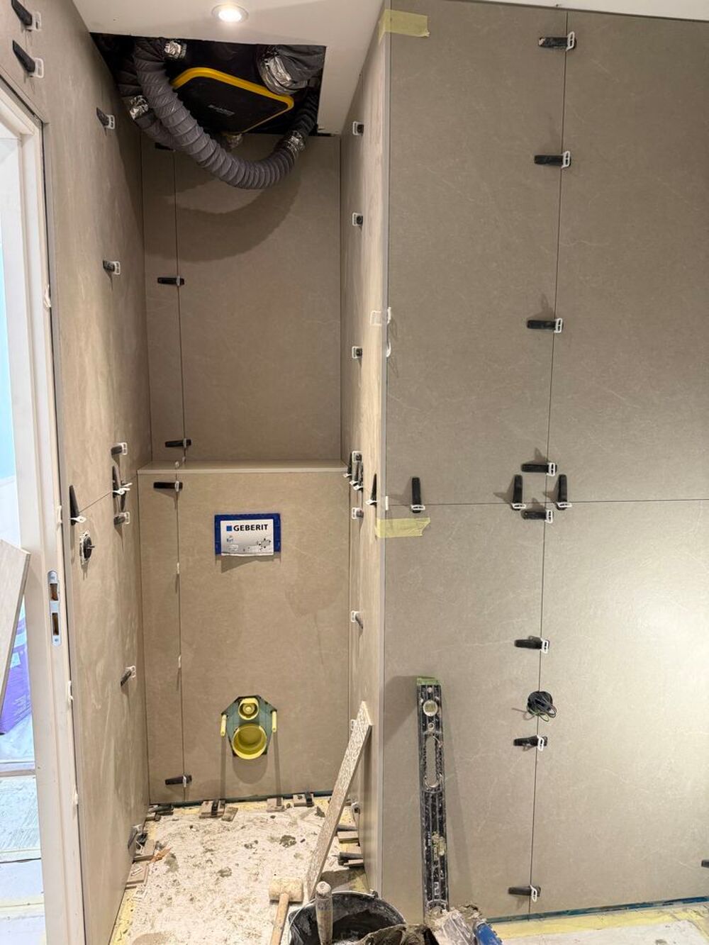   posé Carrelage sols et murs 