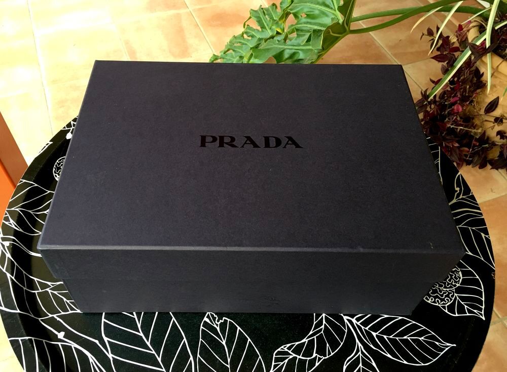 Bo&icirc;te de rangement P.R.A.D.A ; Tr&egrave;s bon &eacute;tat Décoration