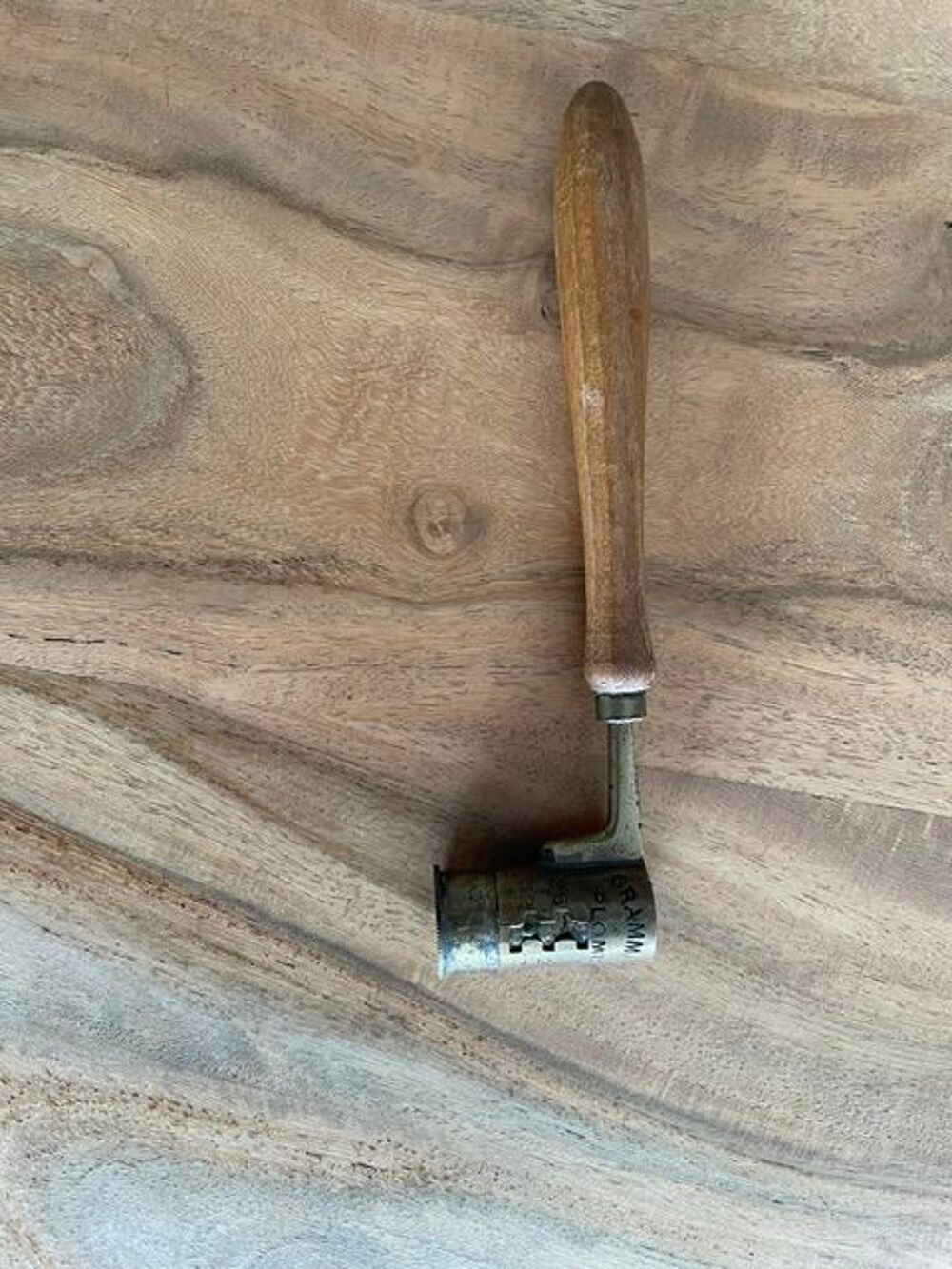 Ancien doseur &agrave; poudre et plomb HN avec poin&ccedil;on ancre marine 