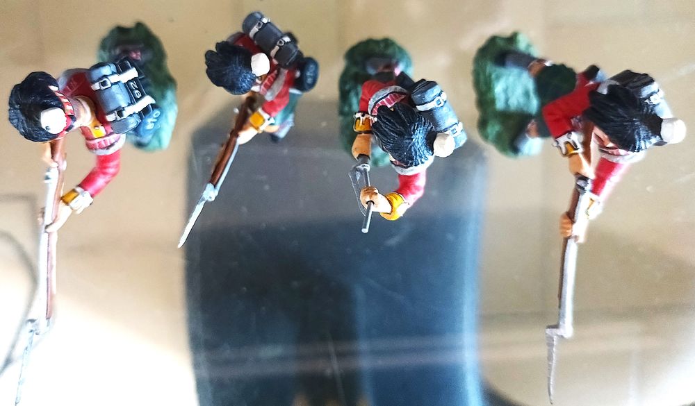 Lot 4 soldats plomb &eacute;cossais 92&egrave;meGordon Highlander 1/32 FF 