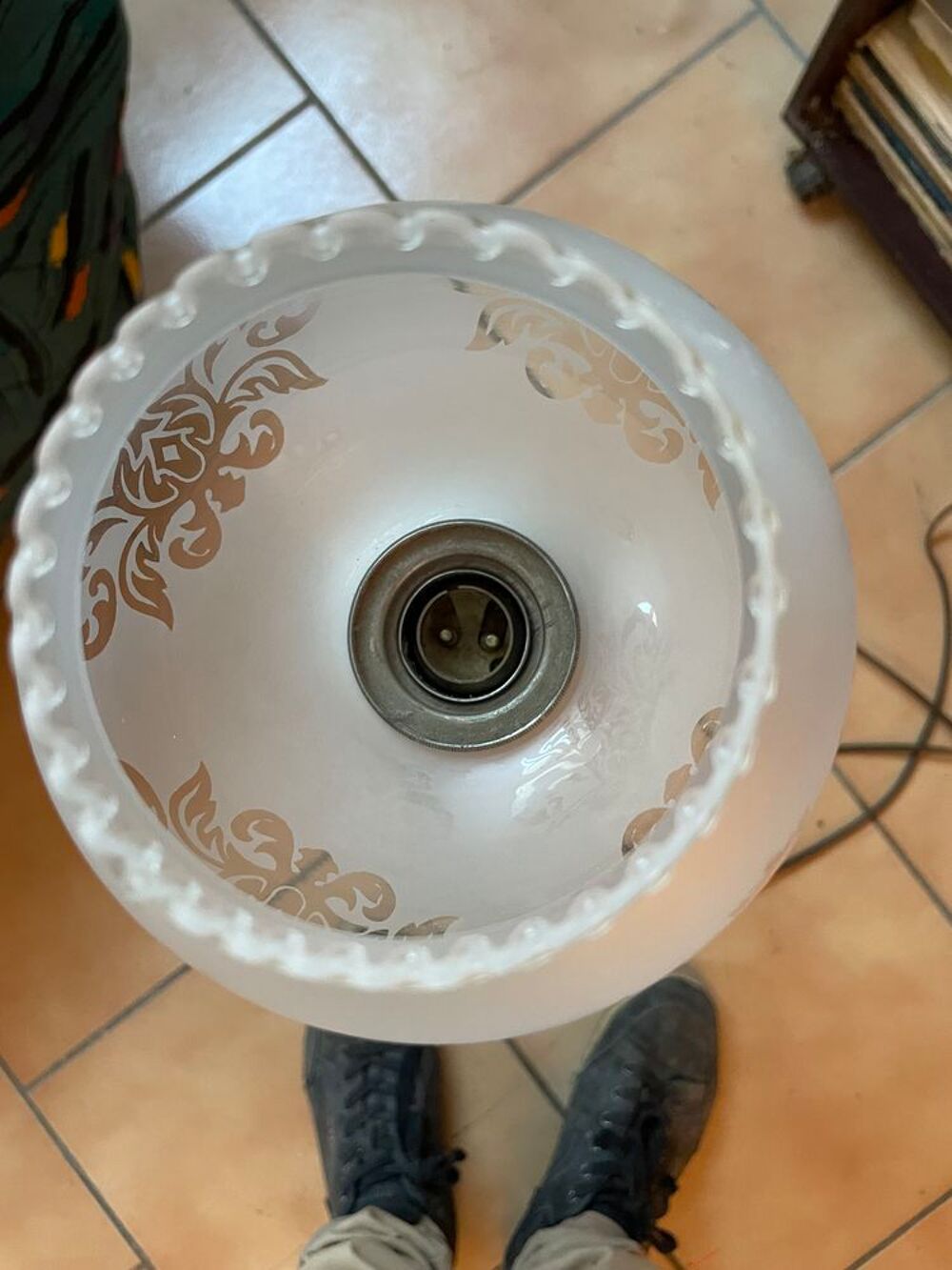 Lampe sur pied &eacute;l&eacute;gante avec abat-jour en verre ( Mazda-50 ) 