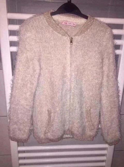 Gilet ou veste Gemo 12 ans neuve a 7 euros
7 Montral (32)