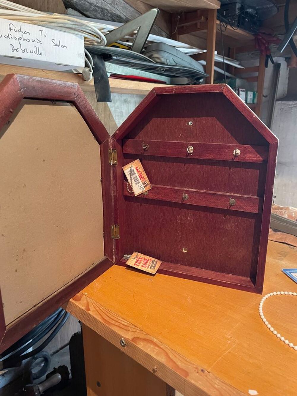 armoire &agrave; cl&eacute;s Meubles