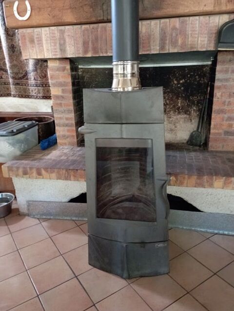 Bonjour fourneaux a bois marque invicta 14 kw. 650 Ternant (21)