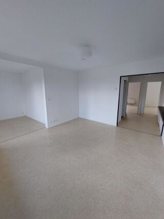  Appartement à louer 4 pièces 75 m²