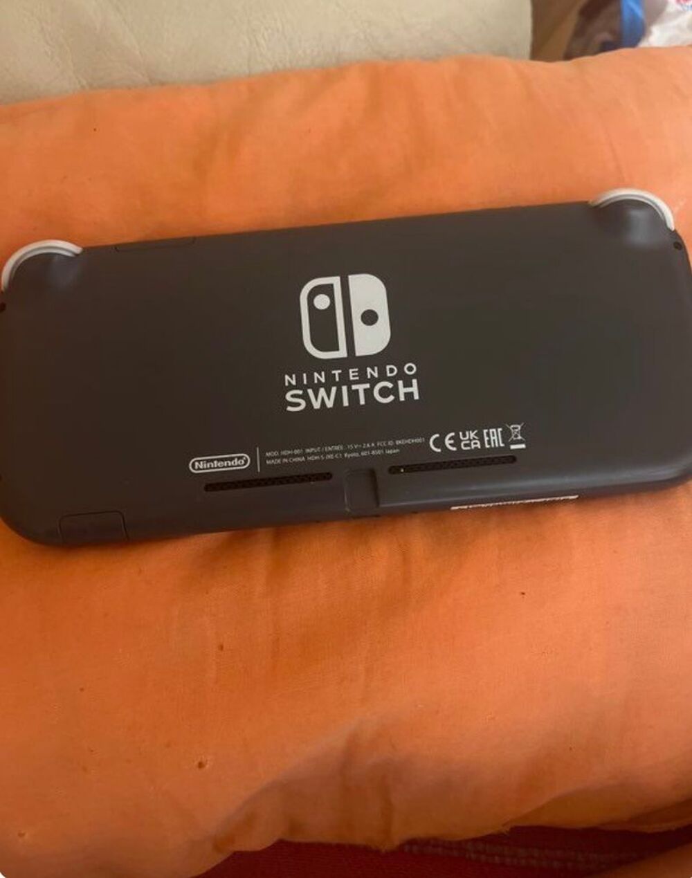 Console de jeux portable grise Consoles et jeux vidéos