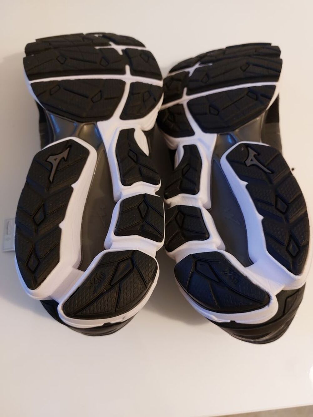 Chaussure de course a pied neuf t 47 mizuno Chaussures