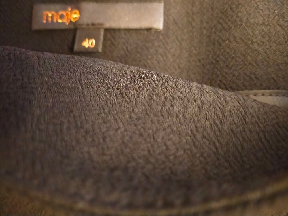 Jupe noire Maje tr&egrave;s peu port&eacute;e pour raison de taille. Vêtements