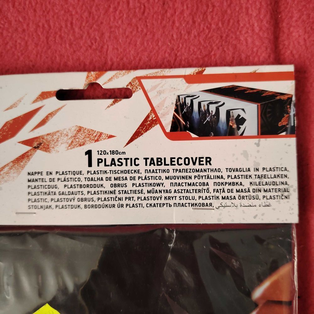 nappe en plastique Star Wars et pin's Décoration