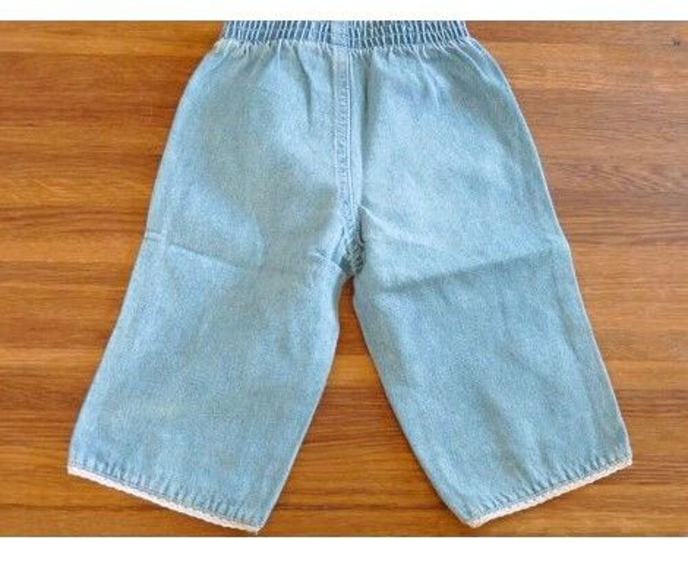 jean b&eacute;b&eacute; fille bleu 6 mois TBE + roses brod&eacute;es Vêtements enfants