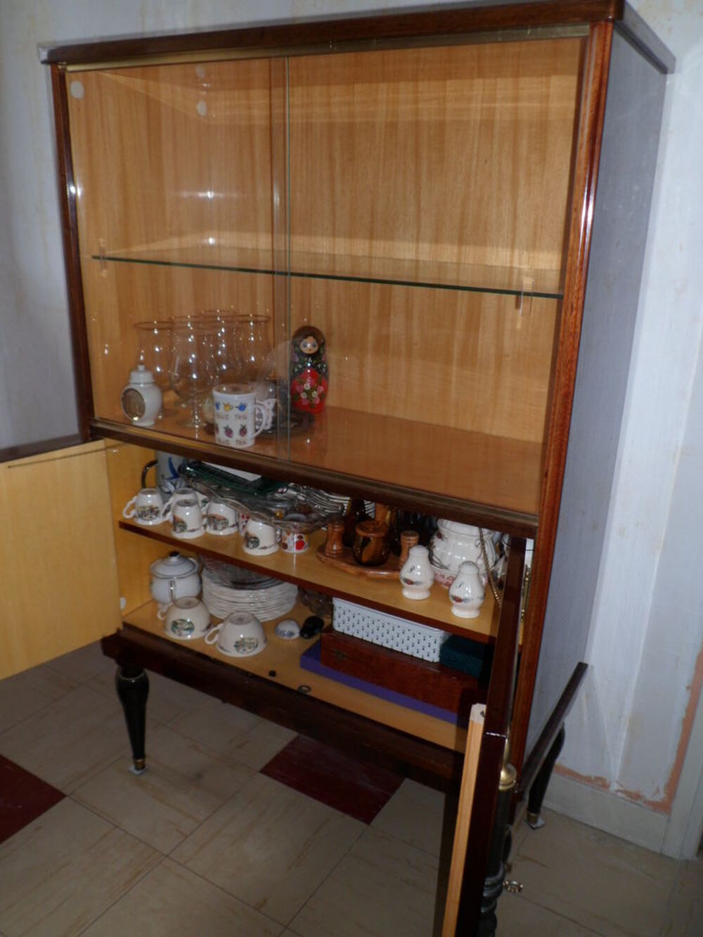 Argentier vitrine vernis vintage ann&eacute;e 1970 Meubles