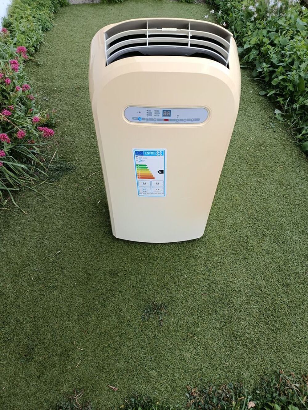Climatiseur mobile beige Electroménager