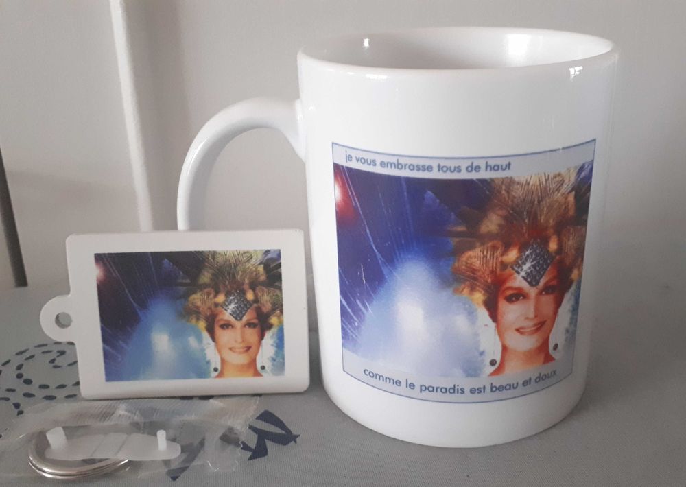 Mug Dalida et porte-cl&eacute;s assorti tr&egrave;s rares 