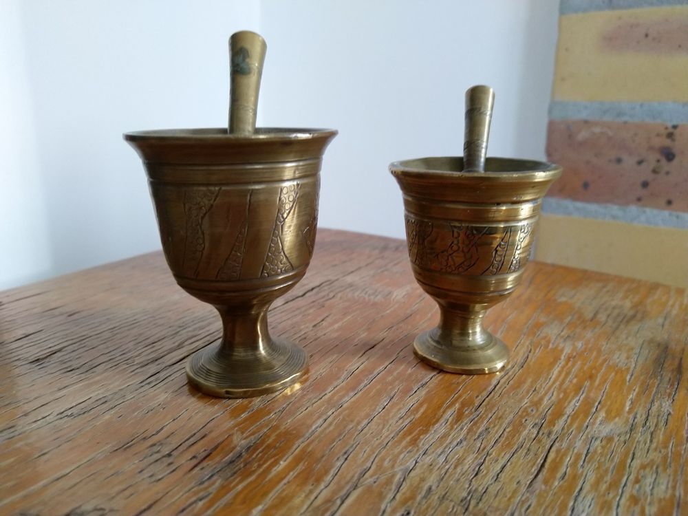 2 mortiers et pilon en laiton
Décoration