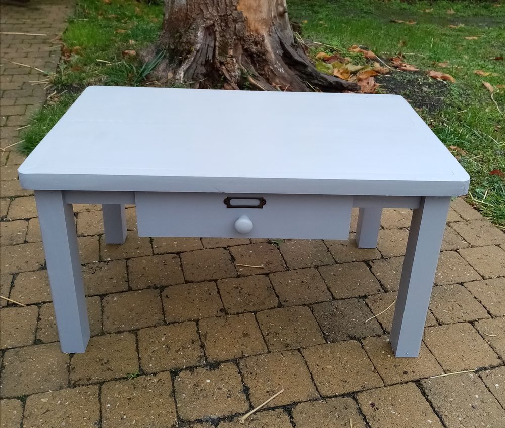 Table basse. Meubles