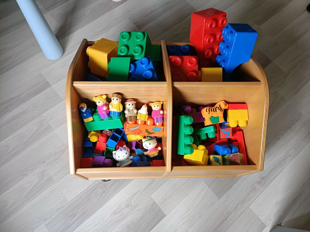 Caisse en bois sur roulettes Jeux / jouets