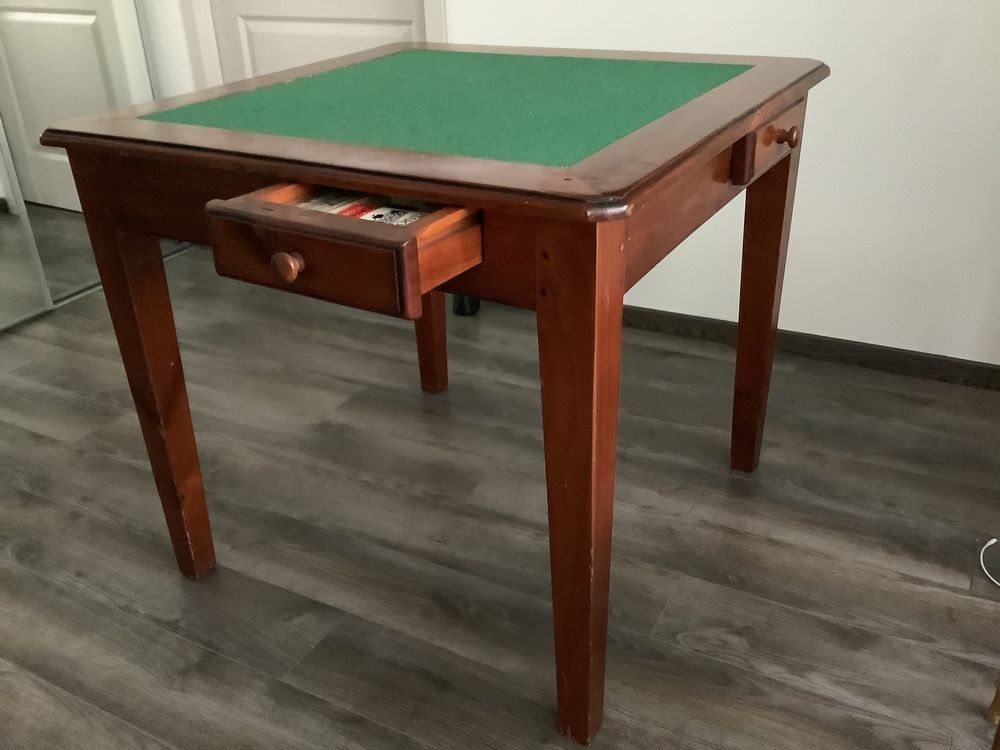 Table jeux chevill&eacute;e
Meubles