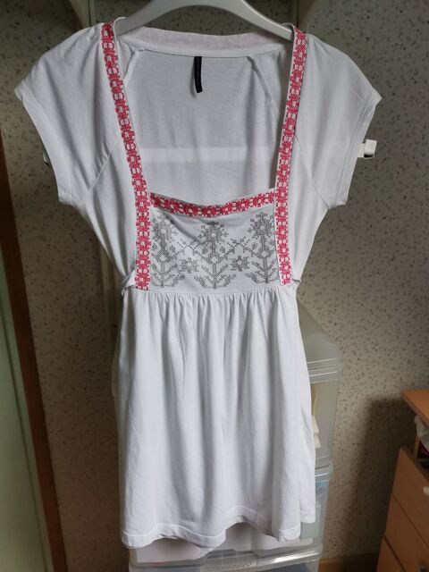 Tee-shirt blanc, gris, rouge Naf Naf, taille S 12 Villemomble (93)